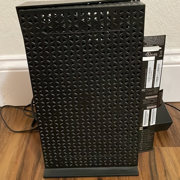 NETGEAR Cable Modem - Picture 5 of 6